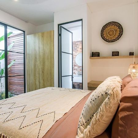 Villa Soho- Luxury & Indulgence - Close To Finns Beach Club Canggu  Bagian luar foto