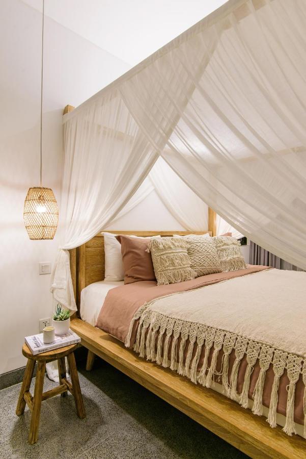 Villa Soho- Luxury & Indulgence - Close To Finns Beach Club Canggu  Bagian luar foto