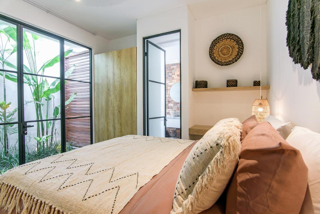 Villa Soho- Luxury & Indulgence - Close To Finns Beach Club Canggu  Bagian luar foto